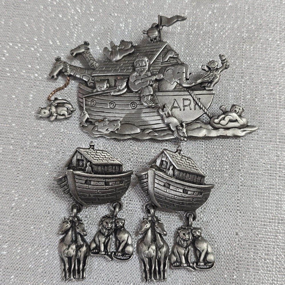 JJ Jonette Silver Tone Noah's Ark Figural Brooch and Earrings Set